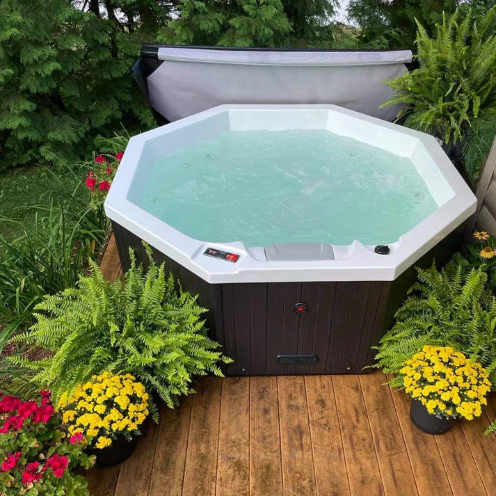 Muskoka 14 Jet 4 Person Hot Tub